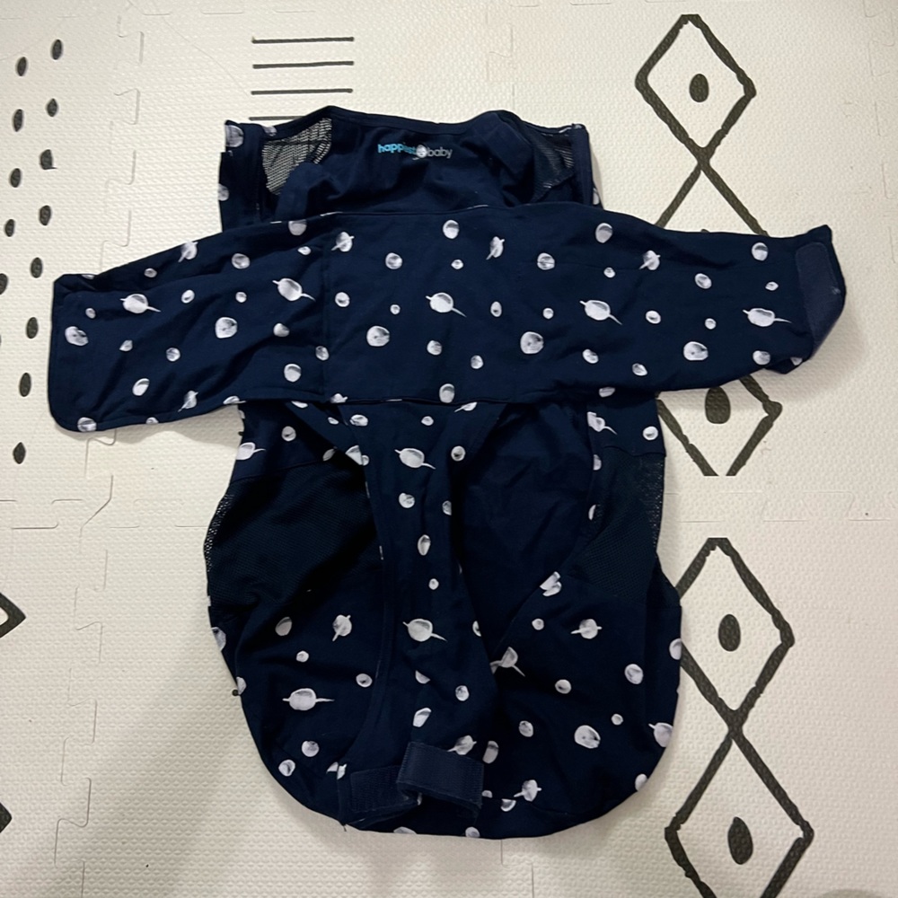 Happiest baby swaddle/bean pod size medium